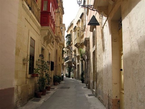 Streets of Vitoriosa © Clare and Andrew Payne